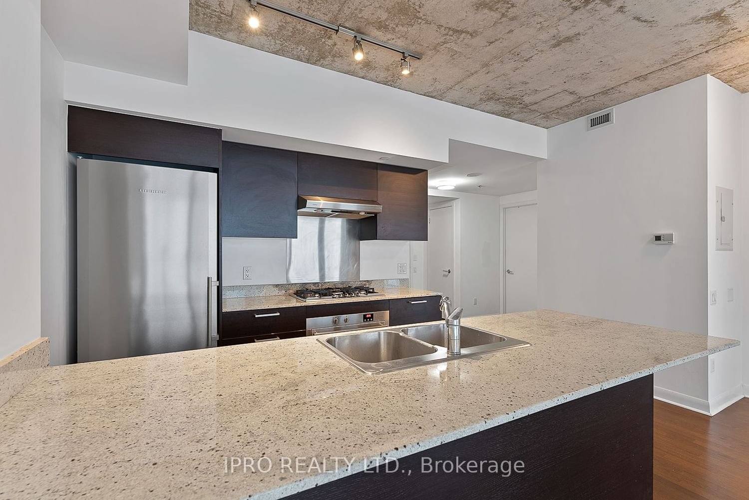 375 King St W, unit 1805 for rent - image #12