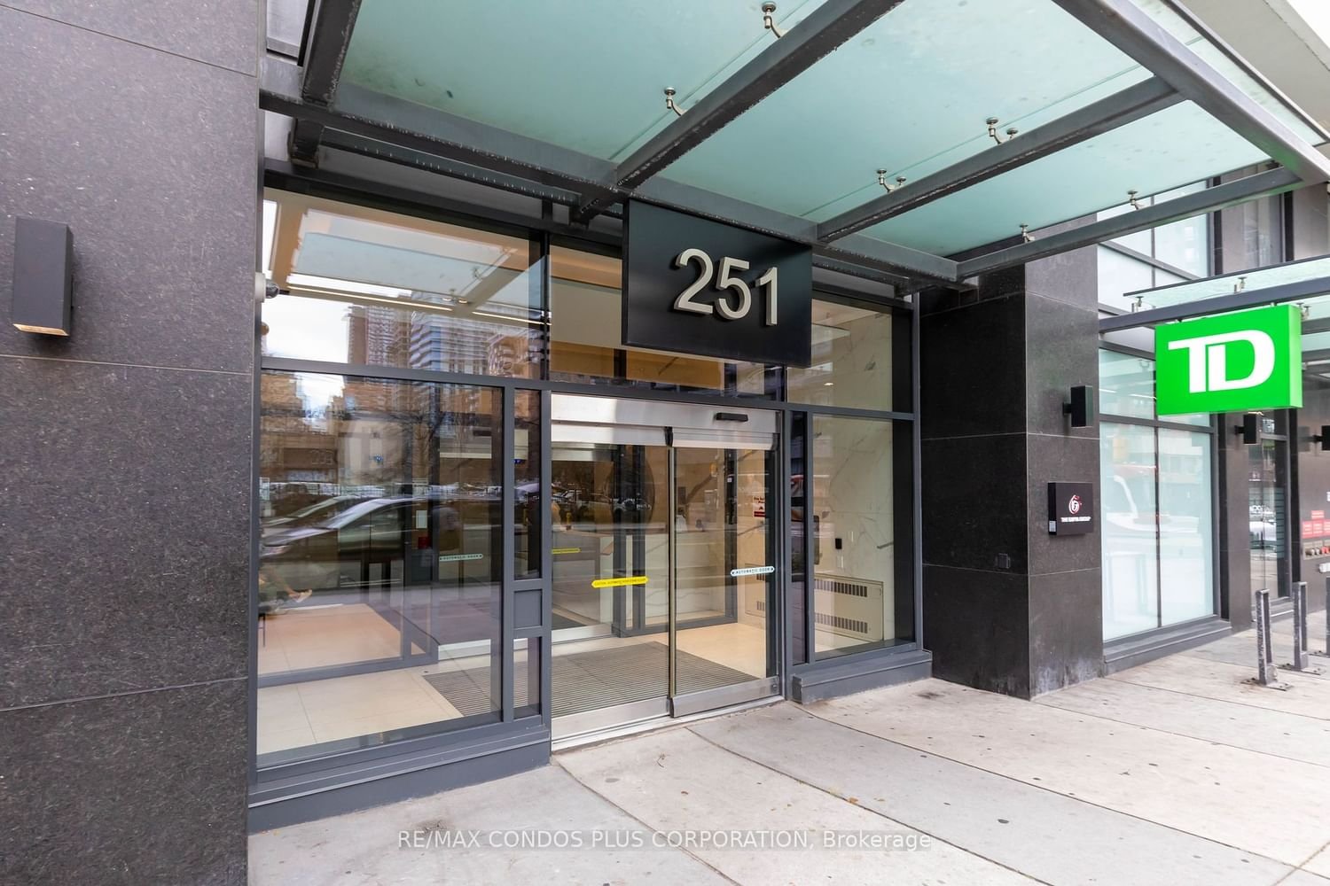 251 Jarvis St, unit 728 for rent - image #24