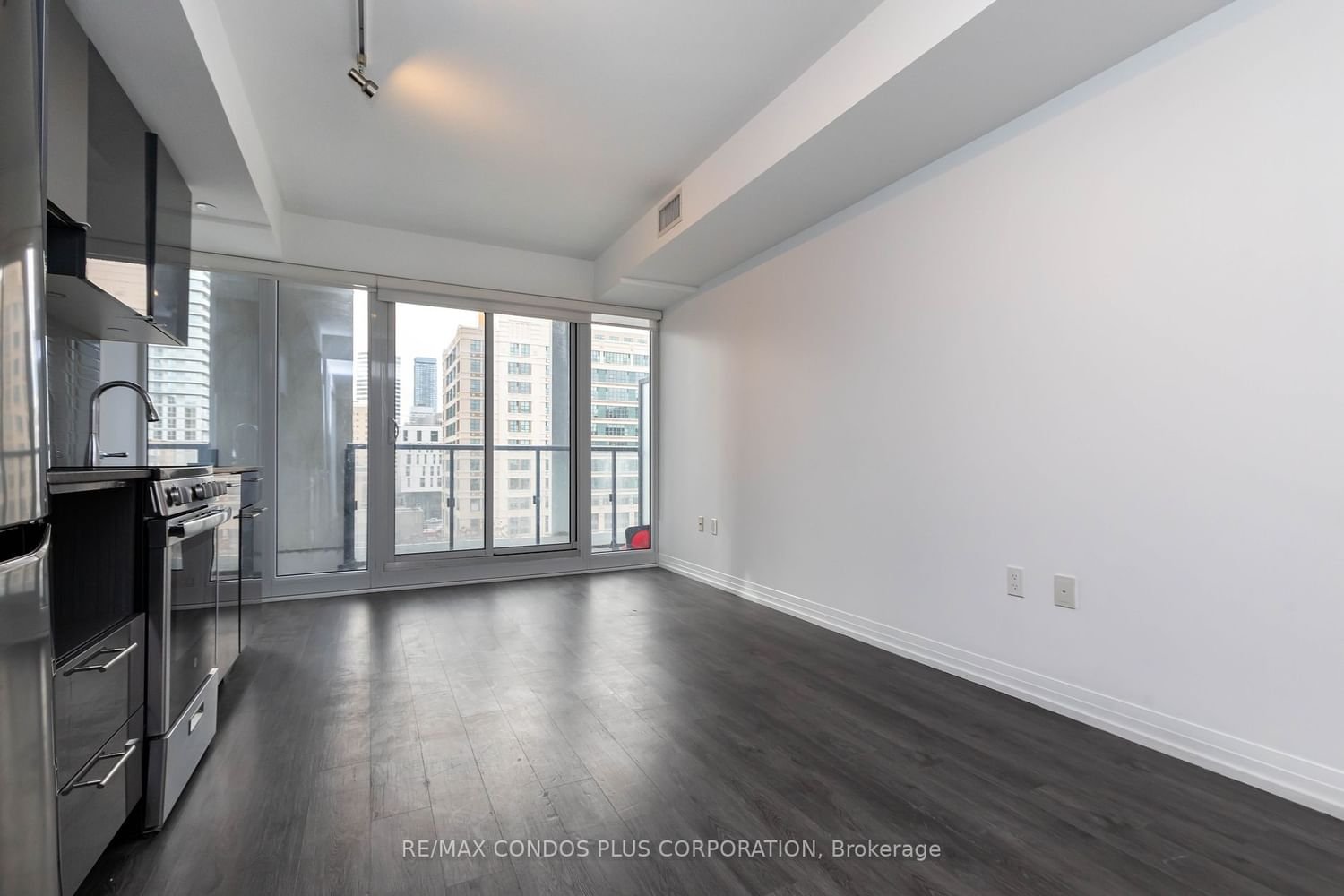 251 Jarvis St, unit 728 for rent - image #5