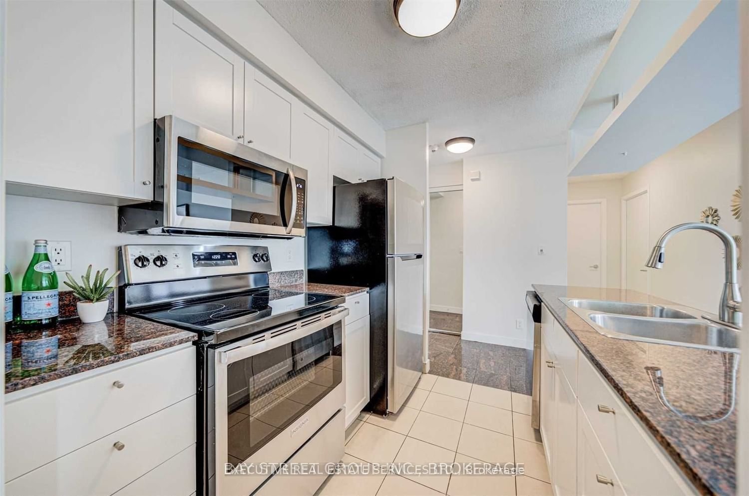 81 Navy Wharf Crt, unit 1208 for rent - image #6