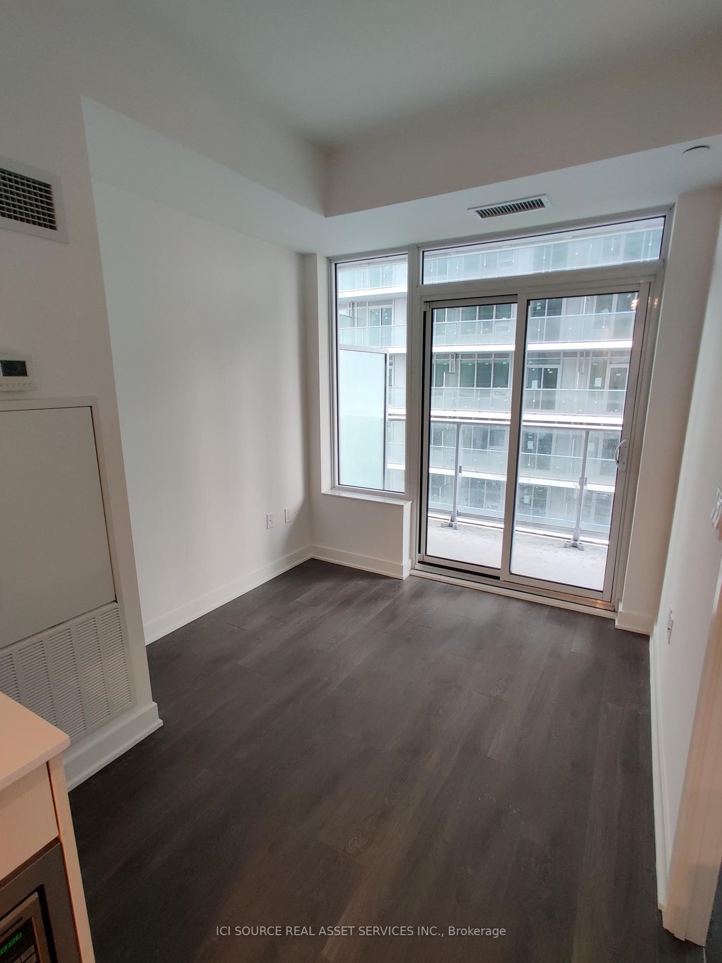 99 Broadway Ave, unit 1808 for rent - image #3
