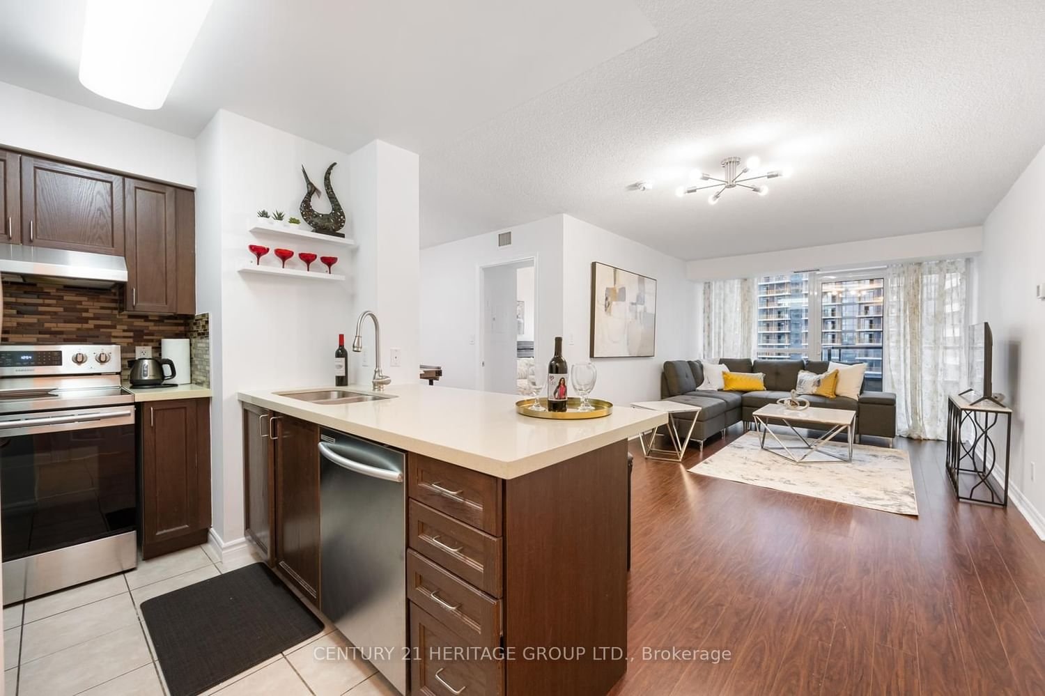 35 Hollywood Ave, unit 2212 for rent - image #2