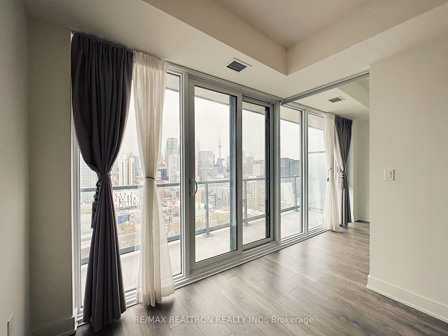 89 Mcgill St, unit 2610 for rent - image #6
