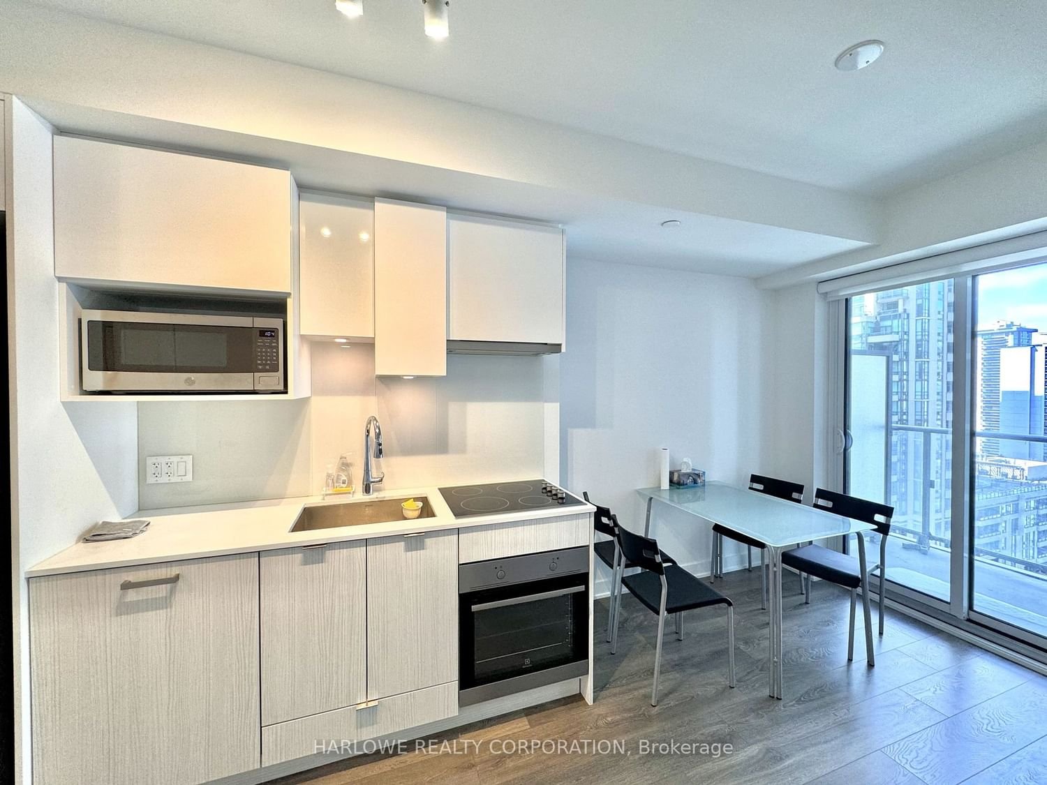 195 Redpath Ave, unit 1613 St for rent - image #3