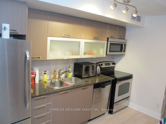 28 Ted Rogers Way, unit 411 for rent - image #10