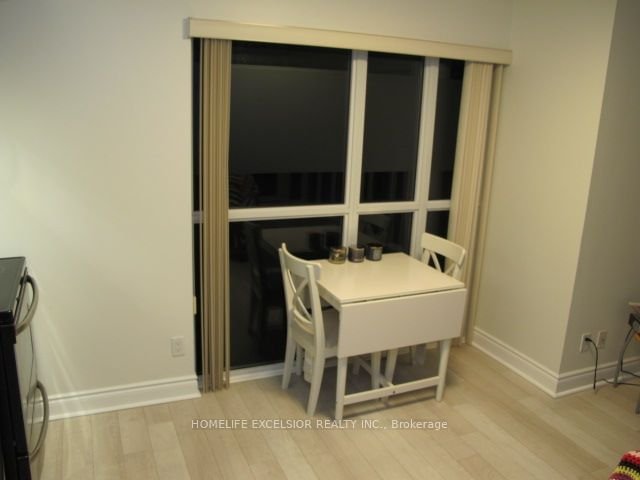 28 Ted Rogers Way, unit 411 for rent - image #11