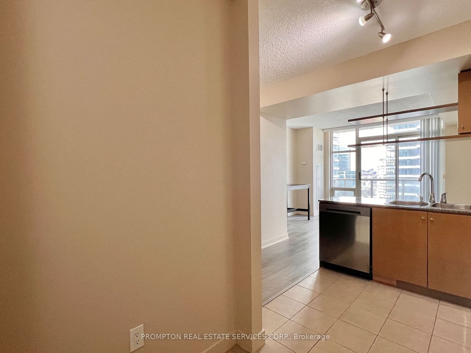 10 Navy Wharf Crt, unit 3705 for rent - image #2