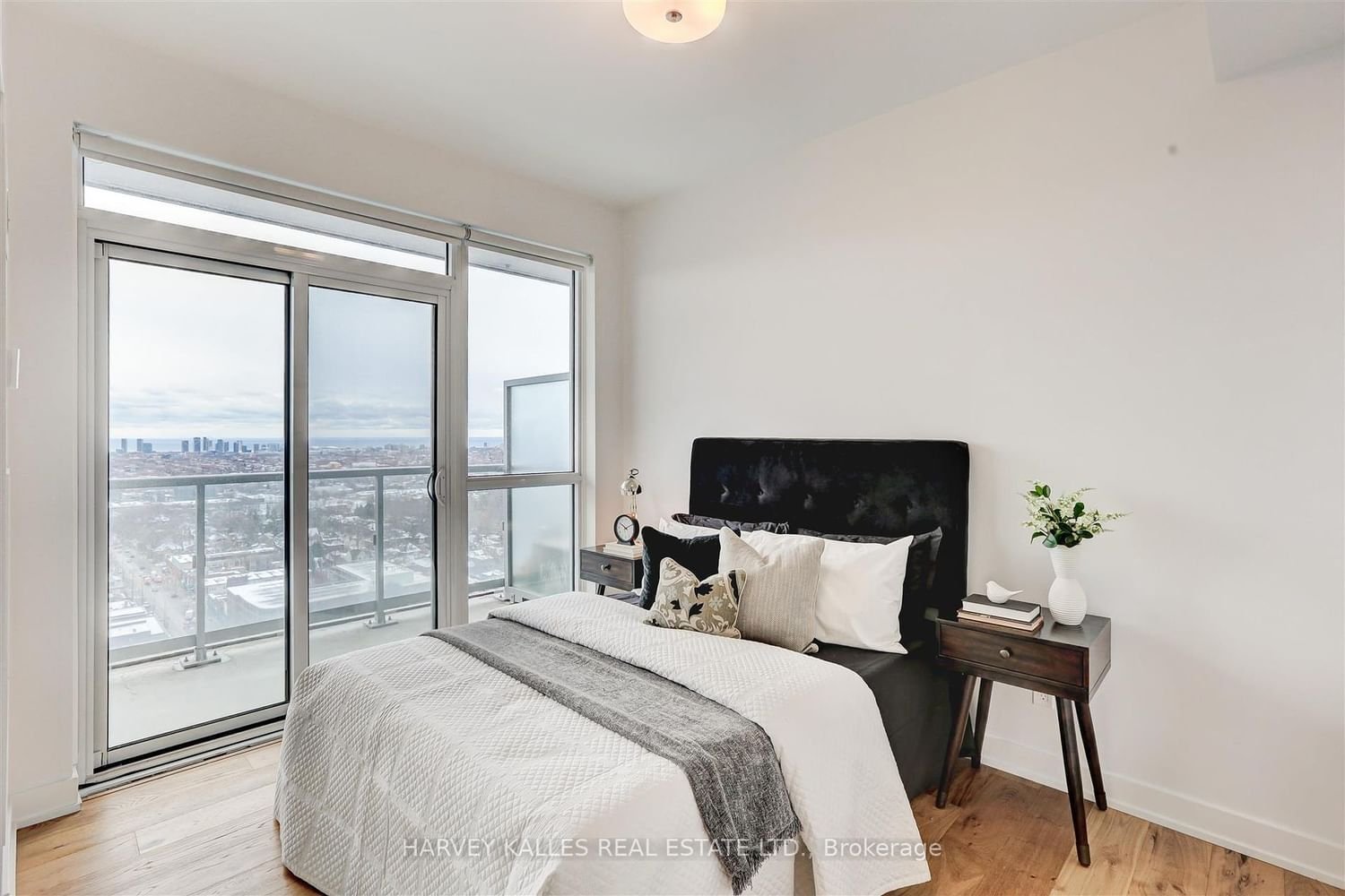 501 St Clair Ave W, unit 1905 for rent - image #27