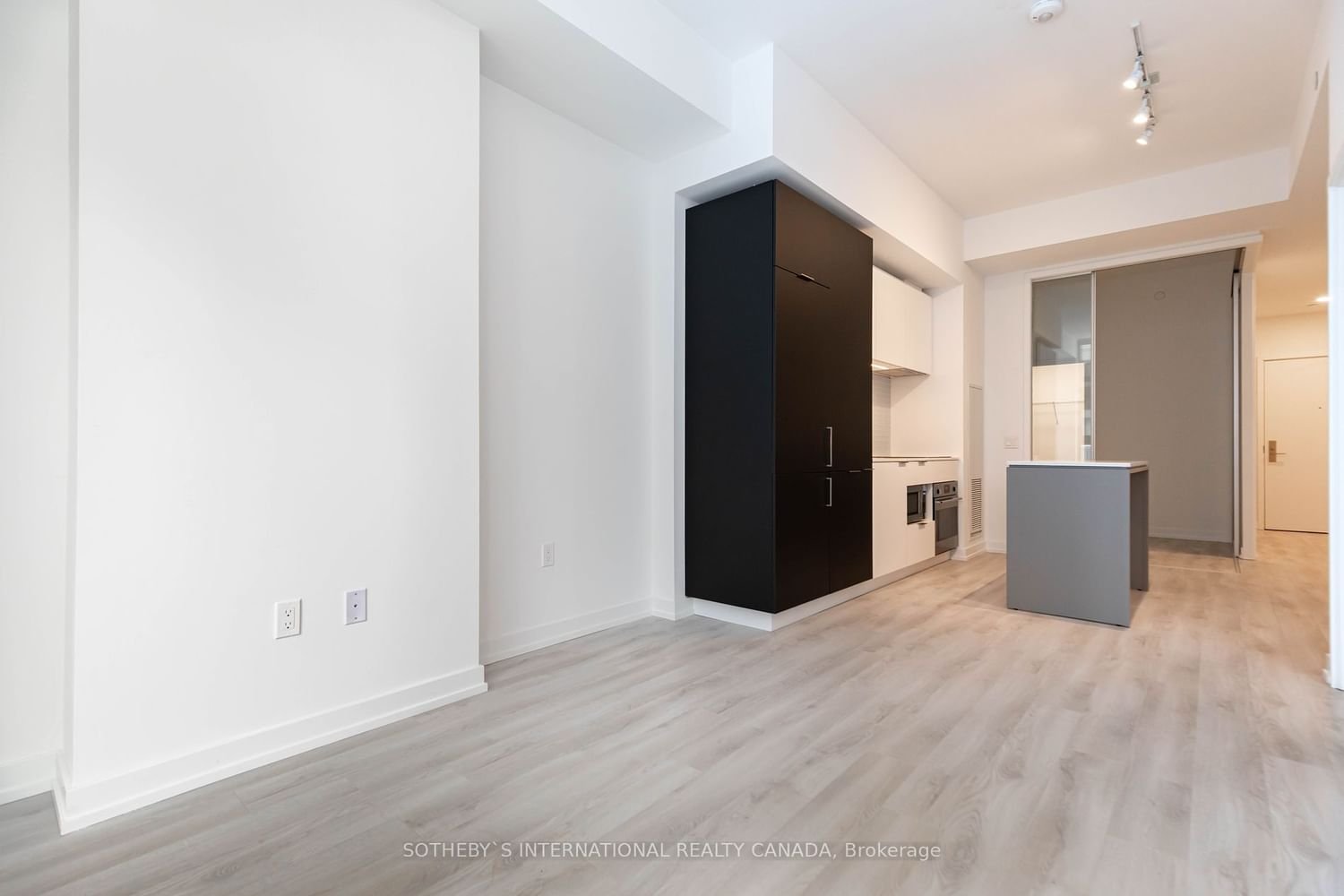 33 Helendale Ave, unit 403 for rent - image #3