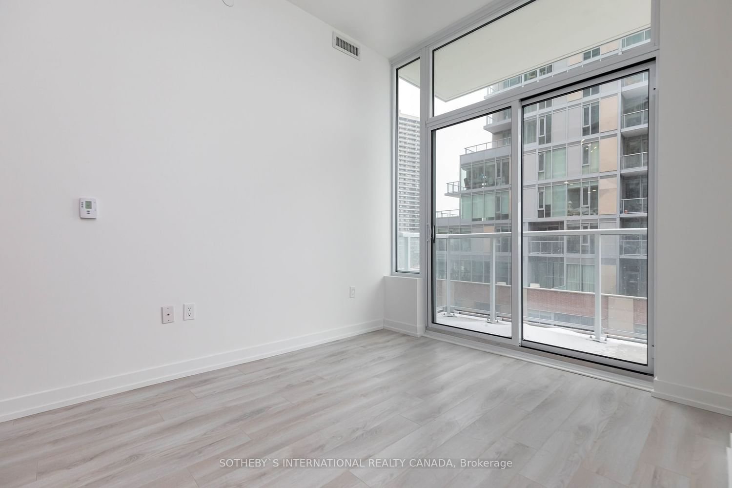 33 Helendale Ave, unit 403 for rent - image #5