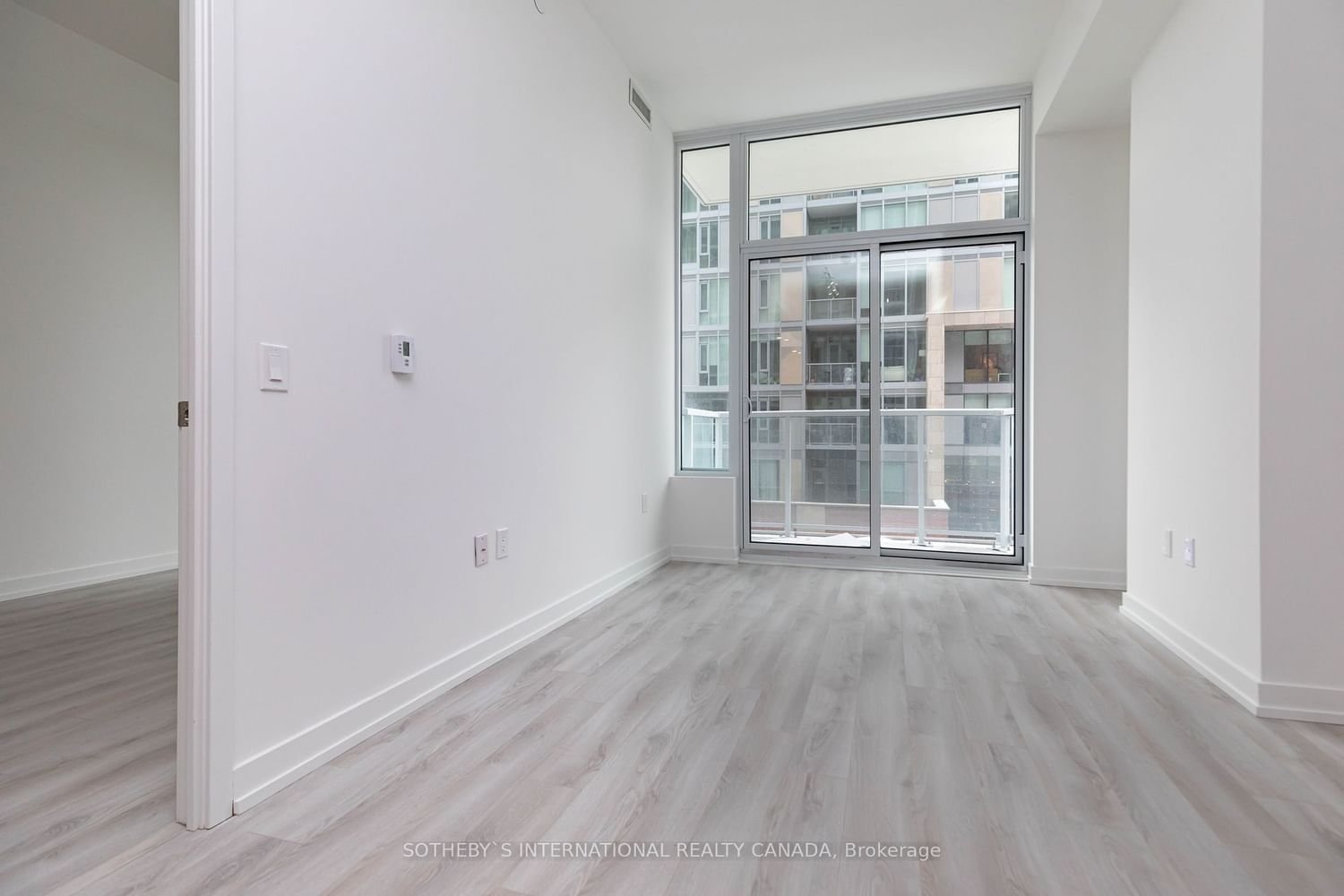 33 Helendale Ave, unit 403 for rent - image #6