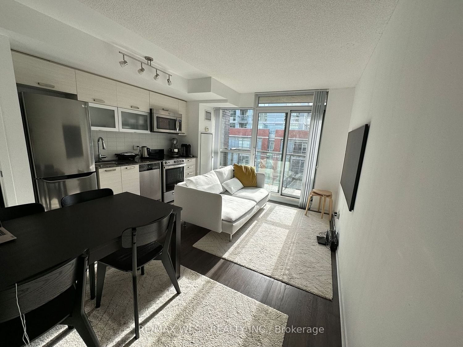 68 Abell St, unit 512 for rent - image #3