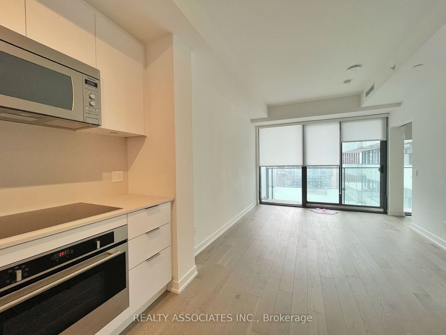 20 Lombard St, unit 3407 for rent - image #5