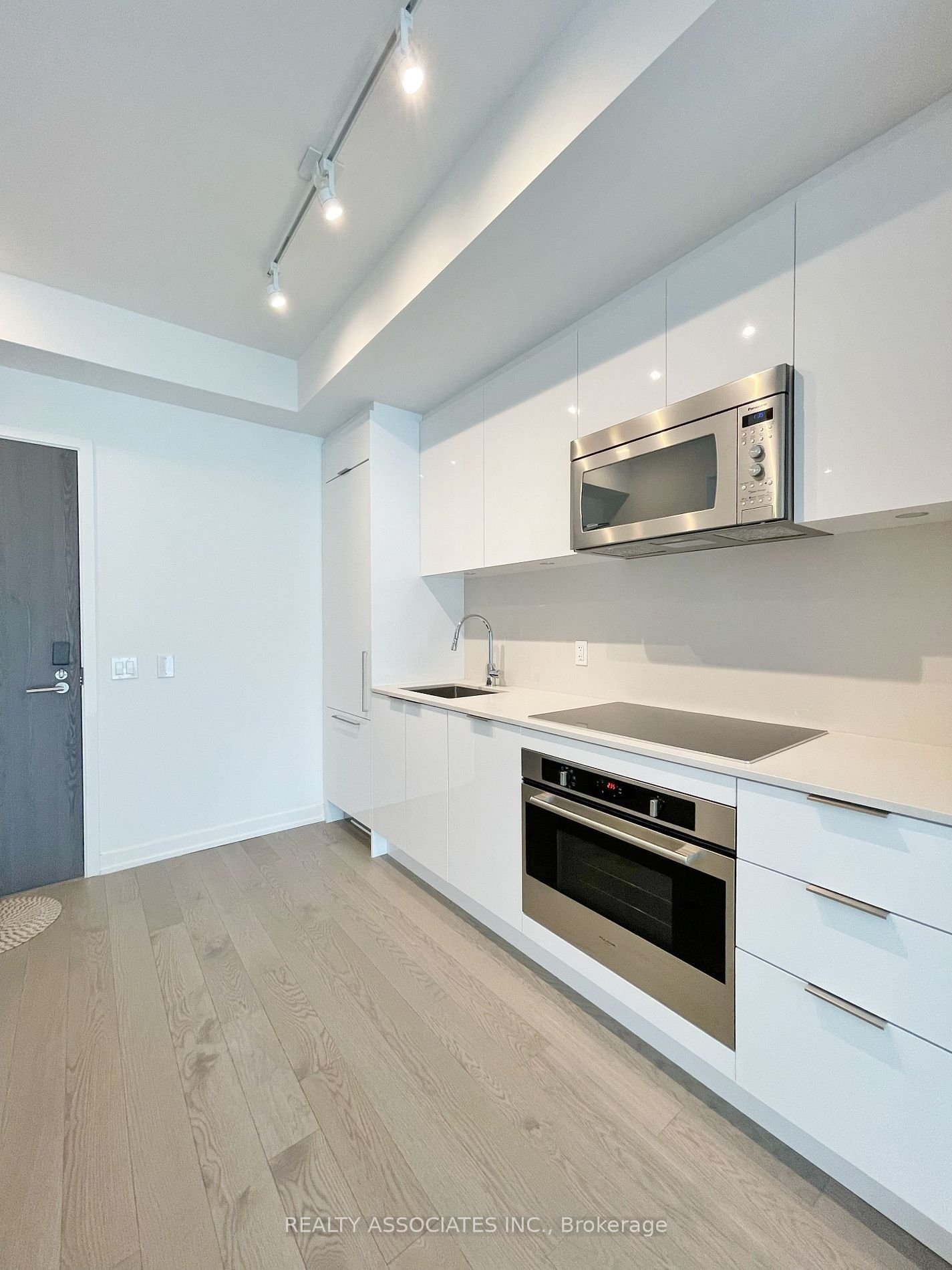 20 Lombard St, unit 3407 for rent - image #6