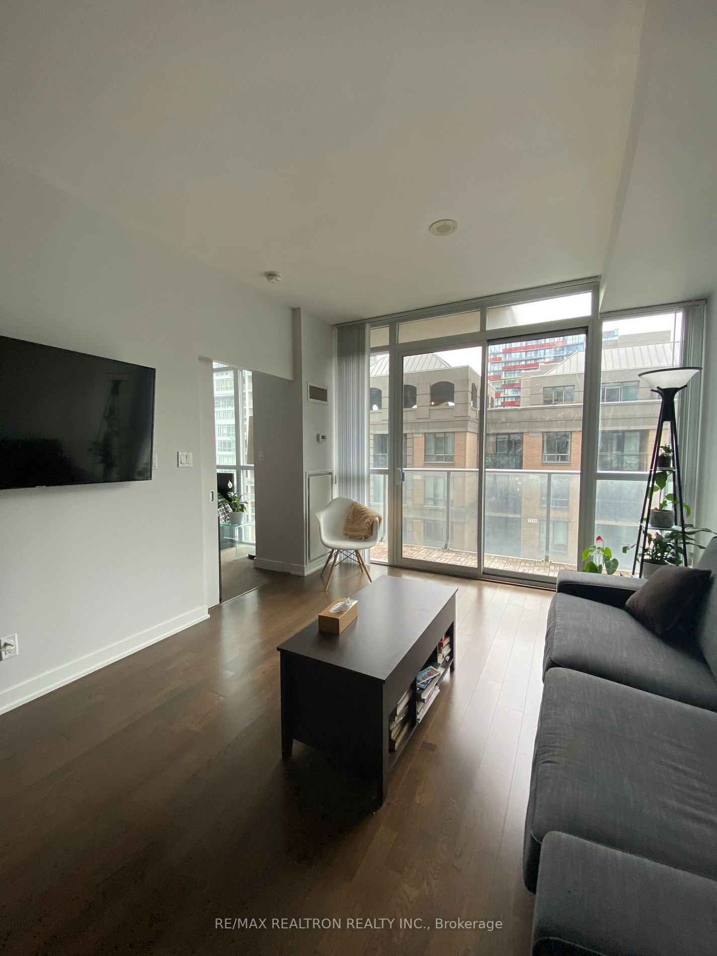 126 Simcoe St, unit 1505 for rent - image #1