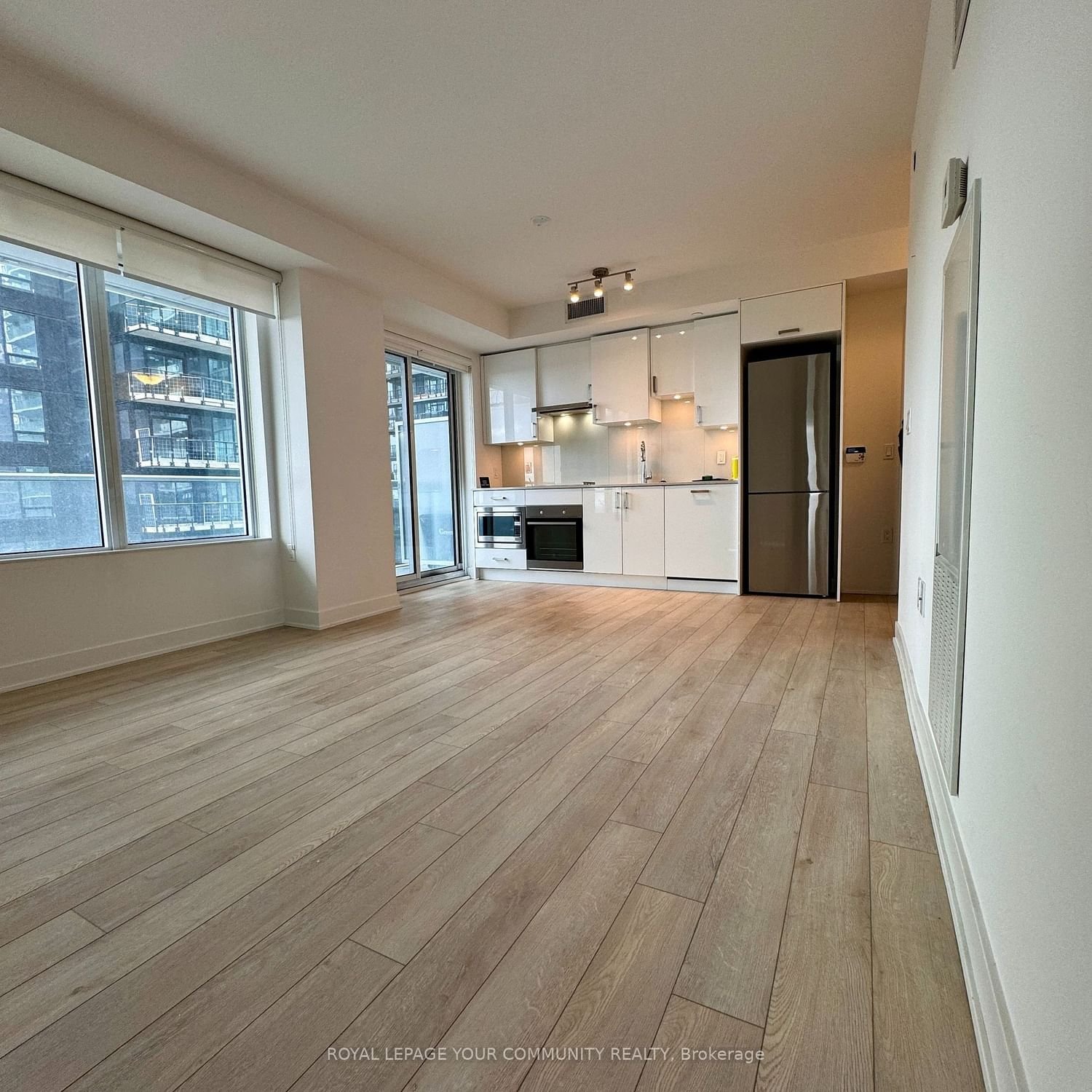 99 Broadway Ave, unit 2303 for rent - image #2