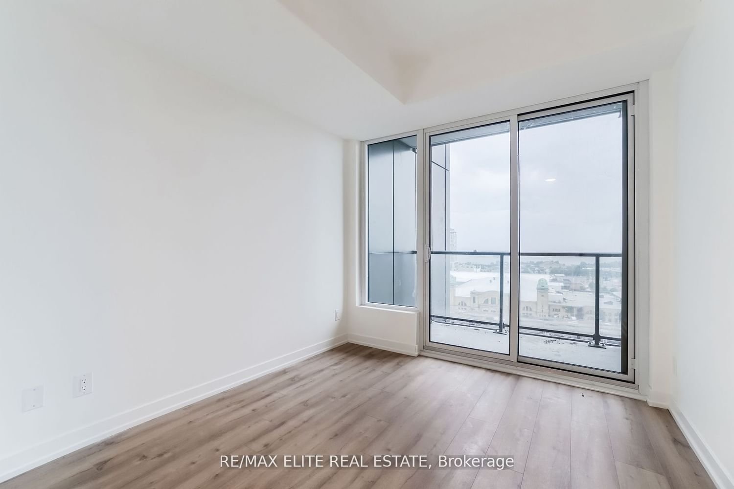 135 East Liberty St, unit 1003 for rent - image #13