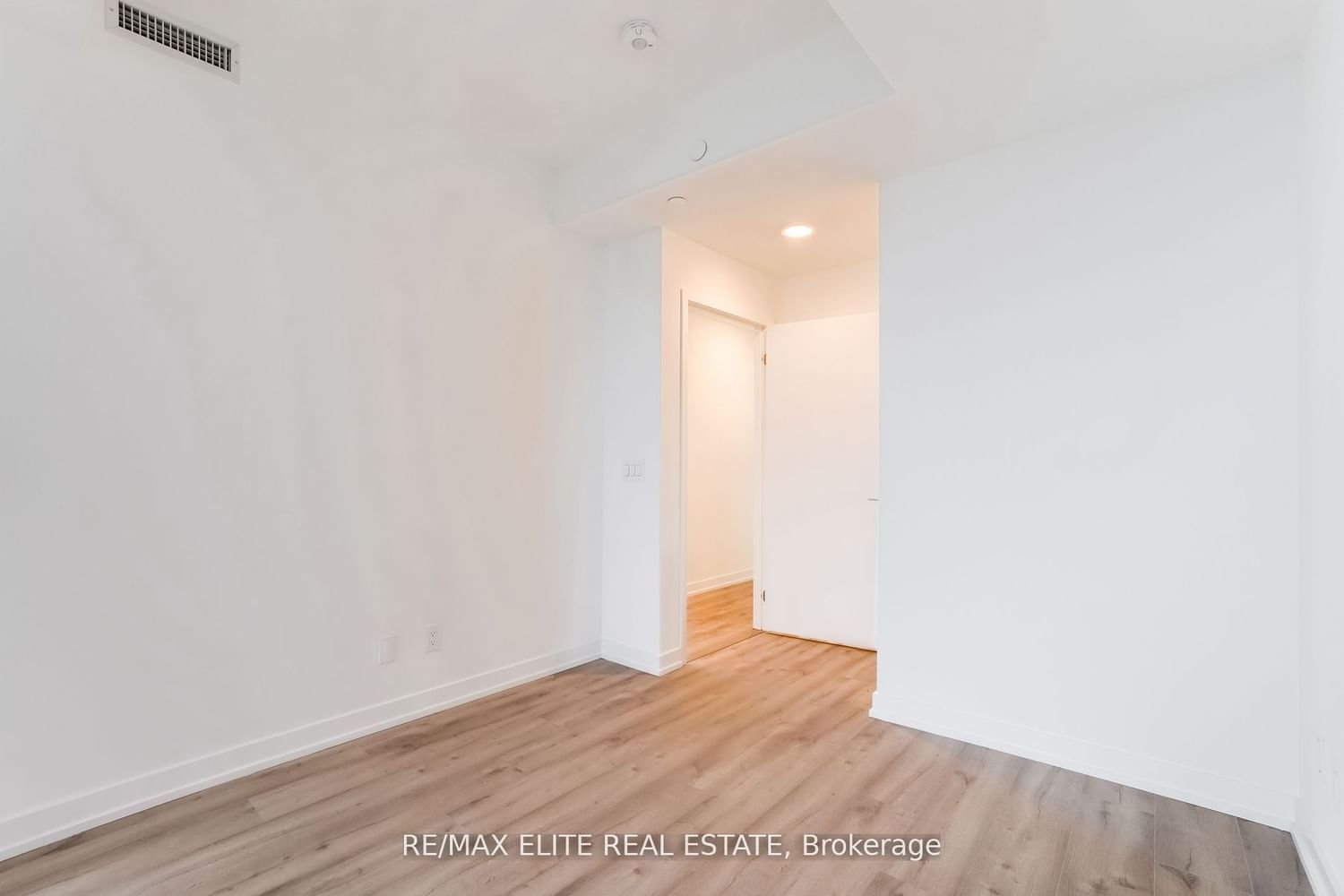 135 East Liberty St, unit 1003 for rent - image #14