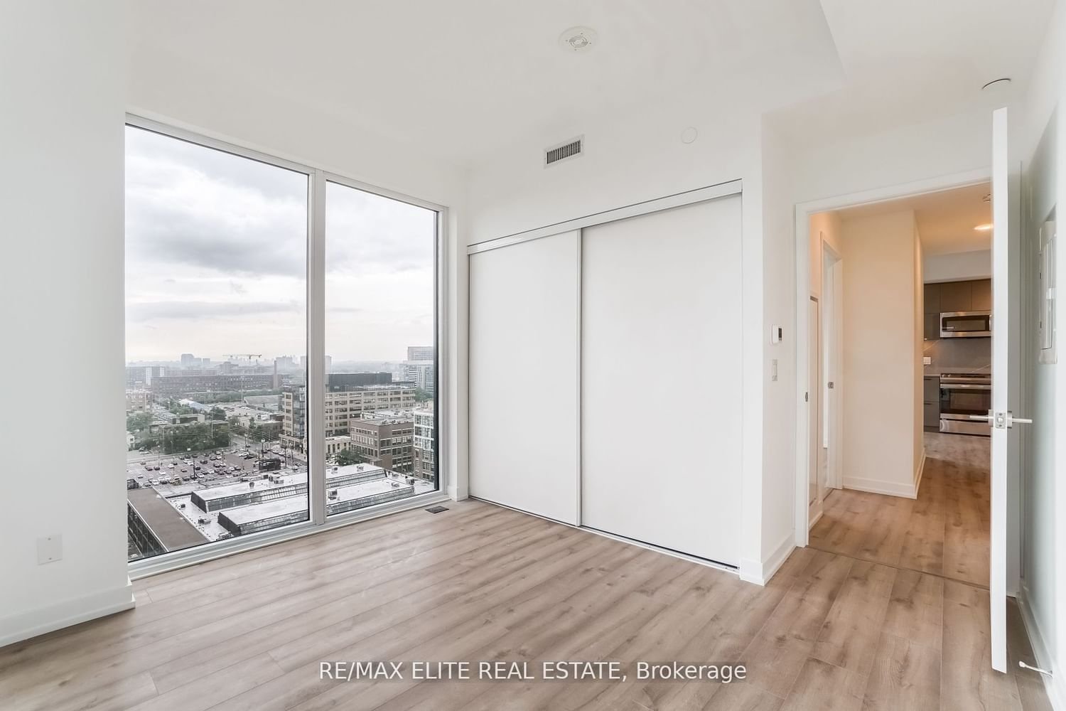 135 East Liberty St, unit 1003 for rent - image #18