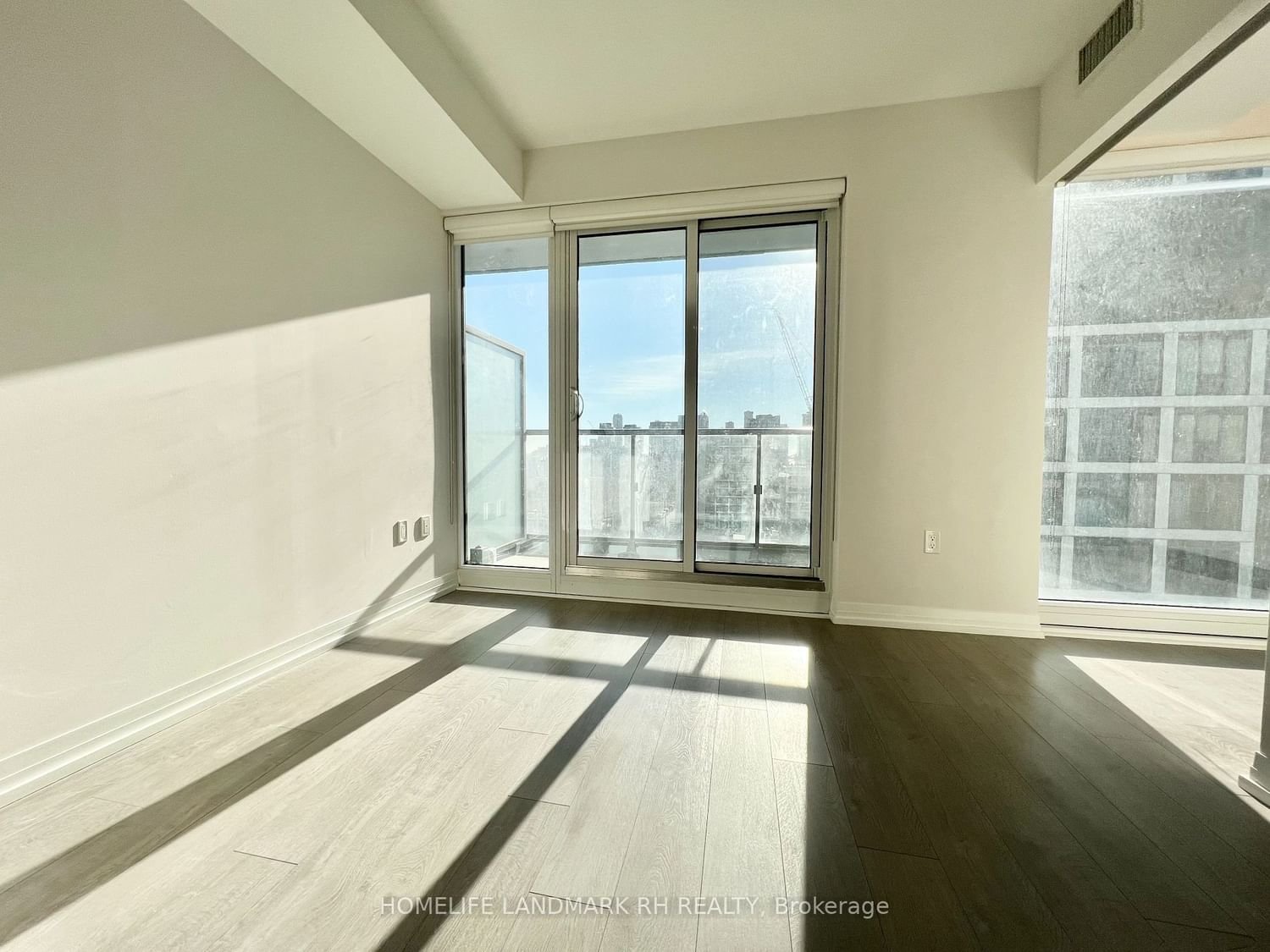 251 Jarvis St, unit 1118 for rent - image #3