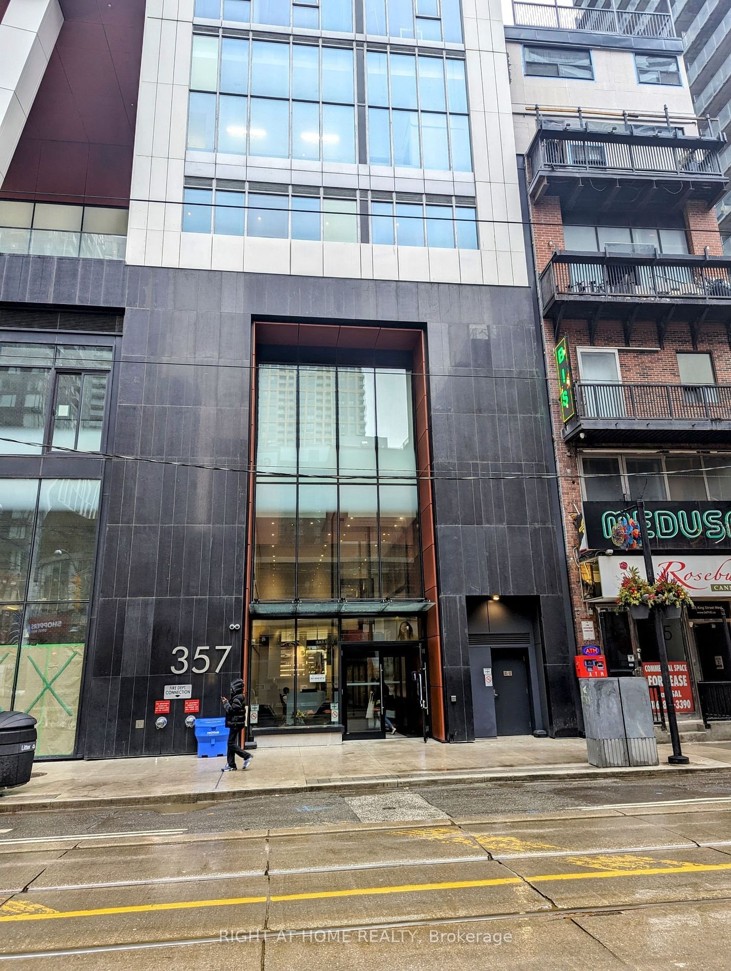 357 King St W, unit 3208 for rent - image #2