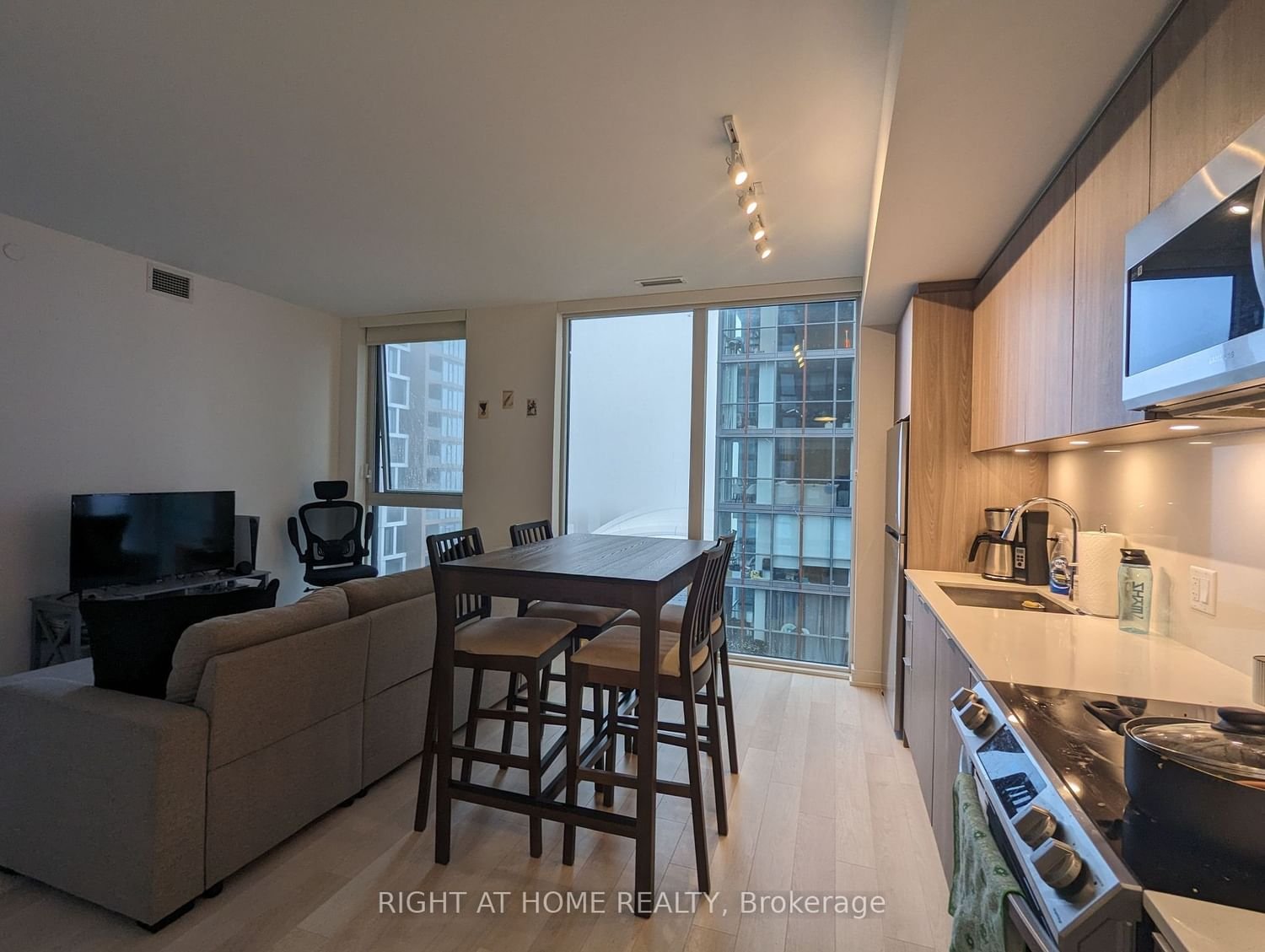 357 King St W, unit 3208 for rent - image #21