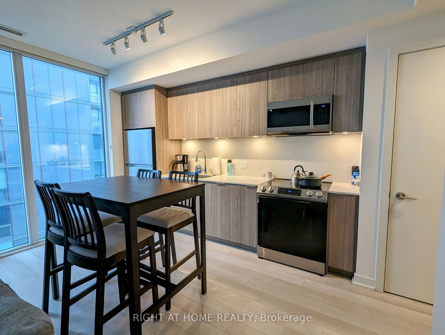 357 King St W, unit 3208 for rent - image #31