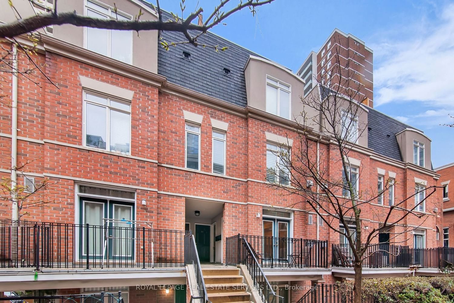 415 Jarvis St, unit 359 for rent - image #2