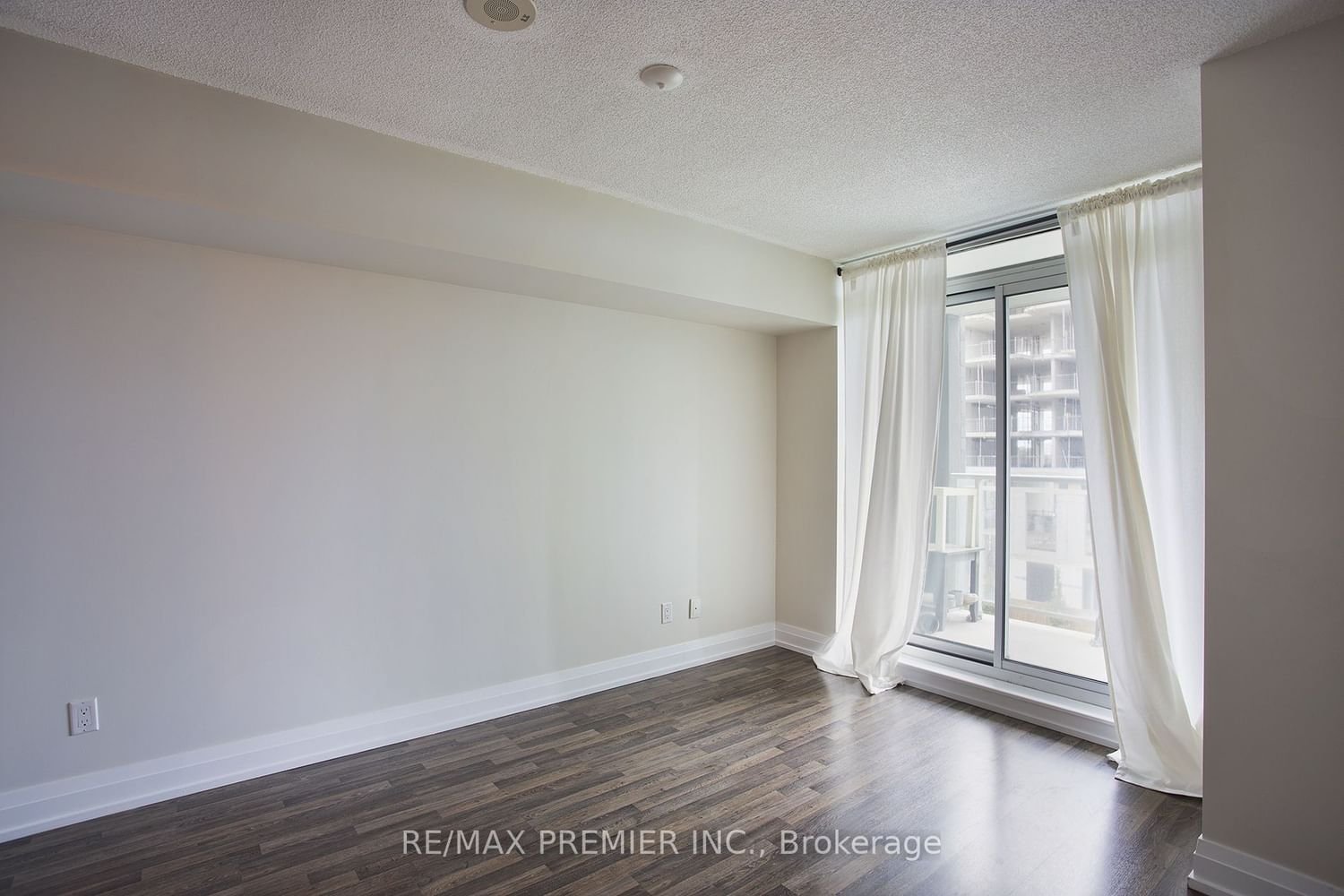 565 Wilson Ave, unit 319 W for rent - image #12