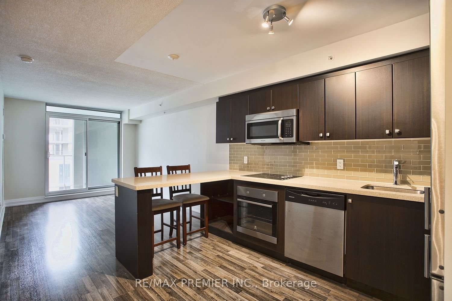565 Wilson Ave, unit 319 W for rent - image #3