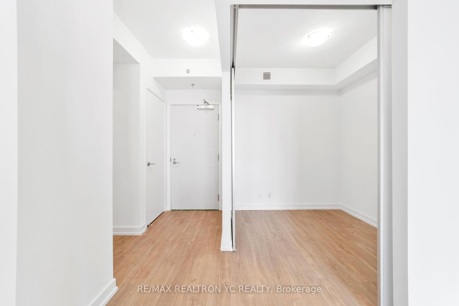 203 College St, unit 2605 for rent - image #2