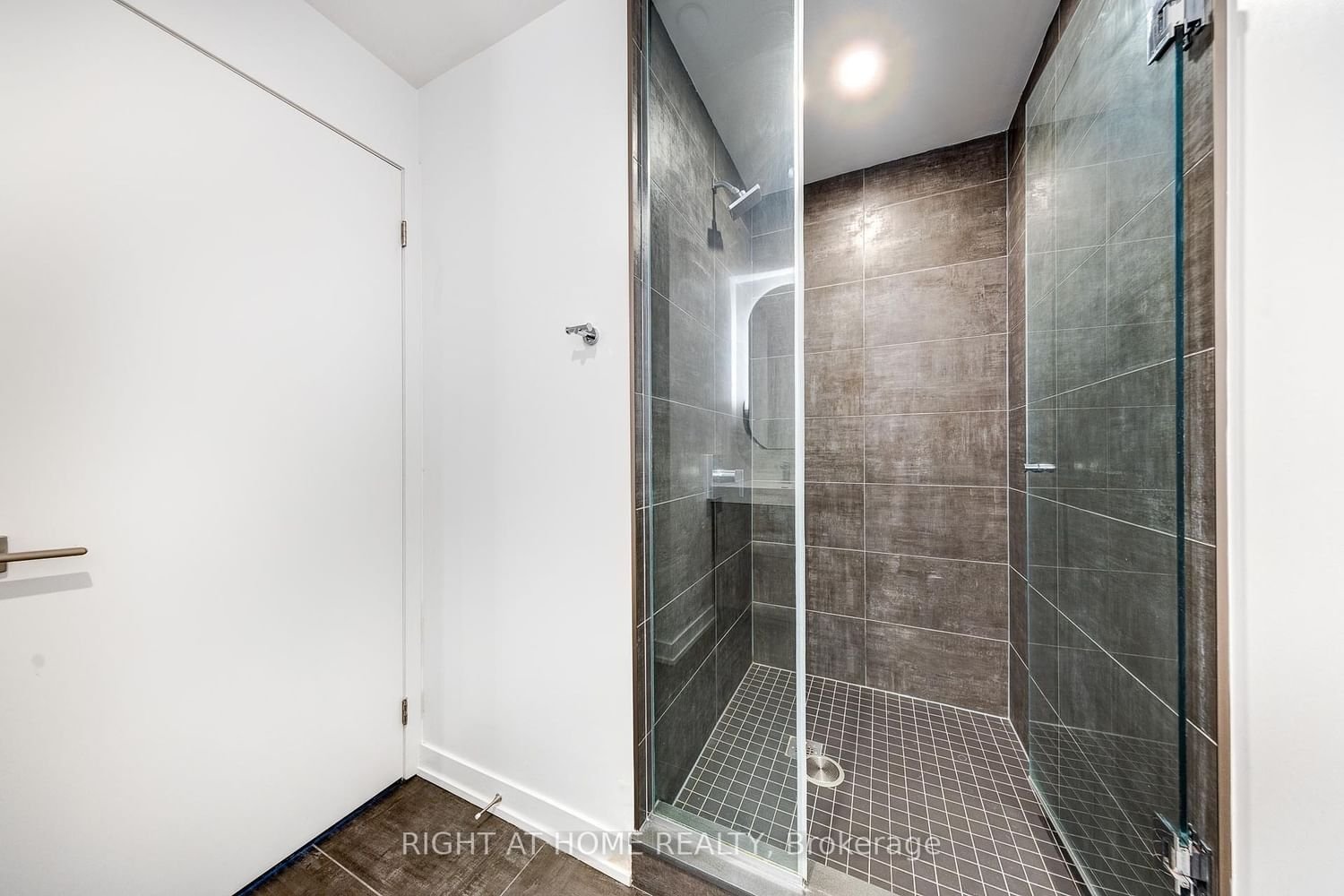 15 Holmes Ave, unit 2503 for rent - image #8