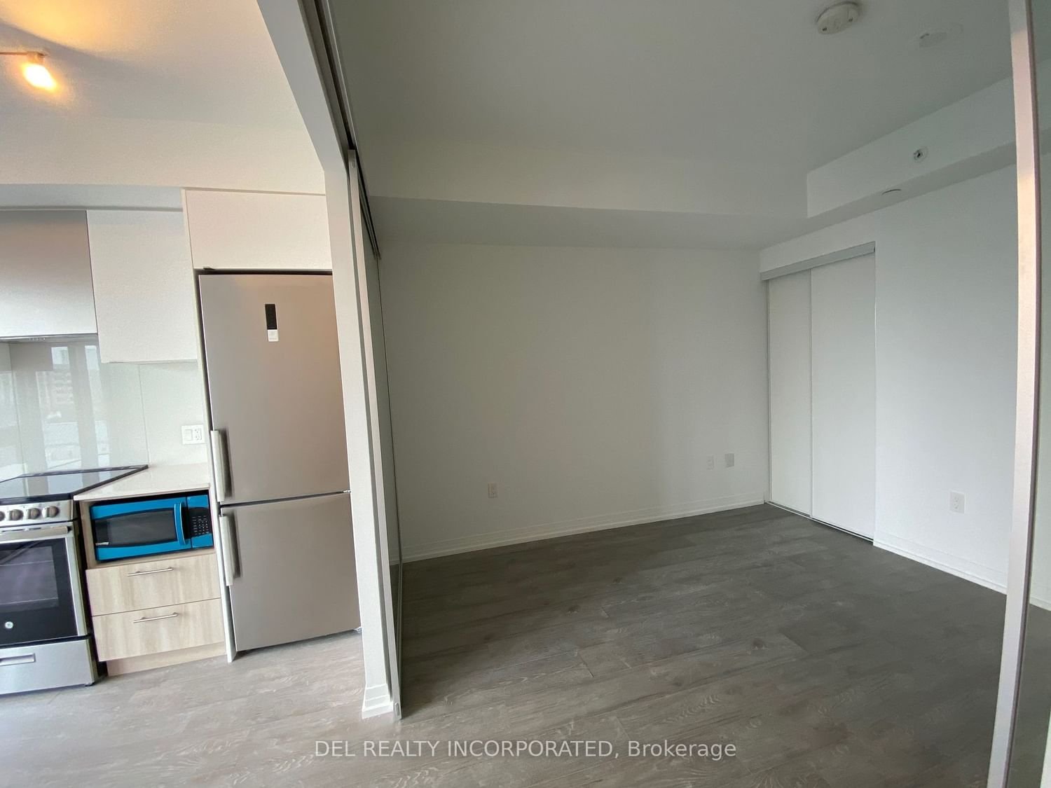251 Jarvis St, unit 737 for rent - image #3