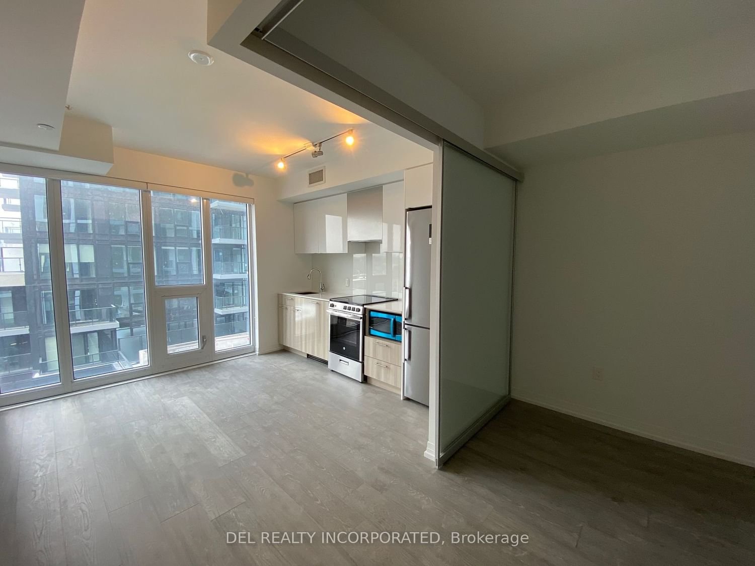 251 Jarvis St, unit 737 for rent - image #4