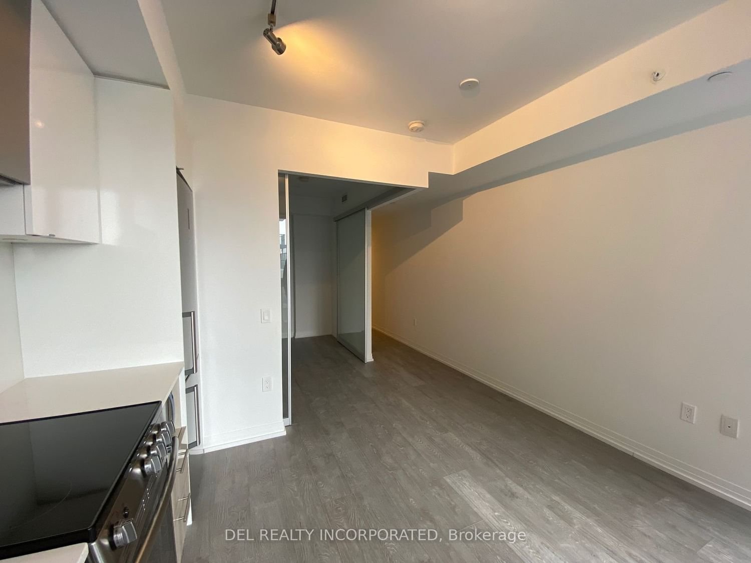 251 Jarvis St, unit 737 for rent - image #5