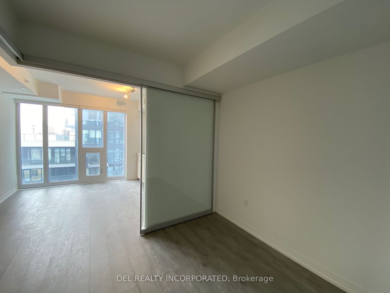 251 Jarvis St, unit 737 for rent - image #6