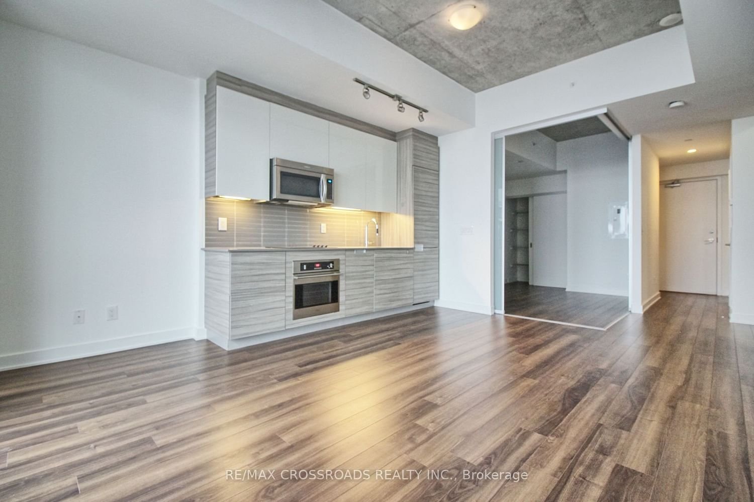 210 Simcoe St, unit 2404 for rent - image #5