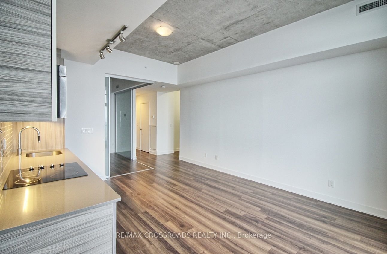 210 Simcoe St, unit 2404 for rent - image #7