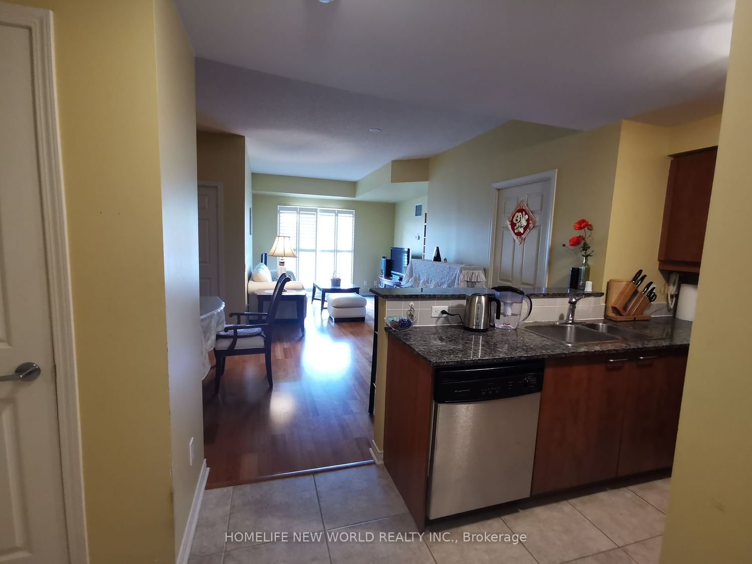 451 Rosewell Ave, unit 515 for rent - image #2