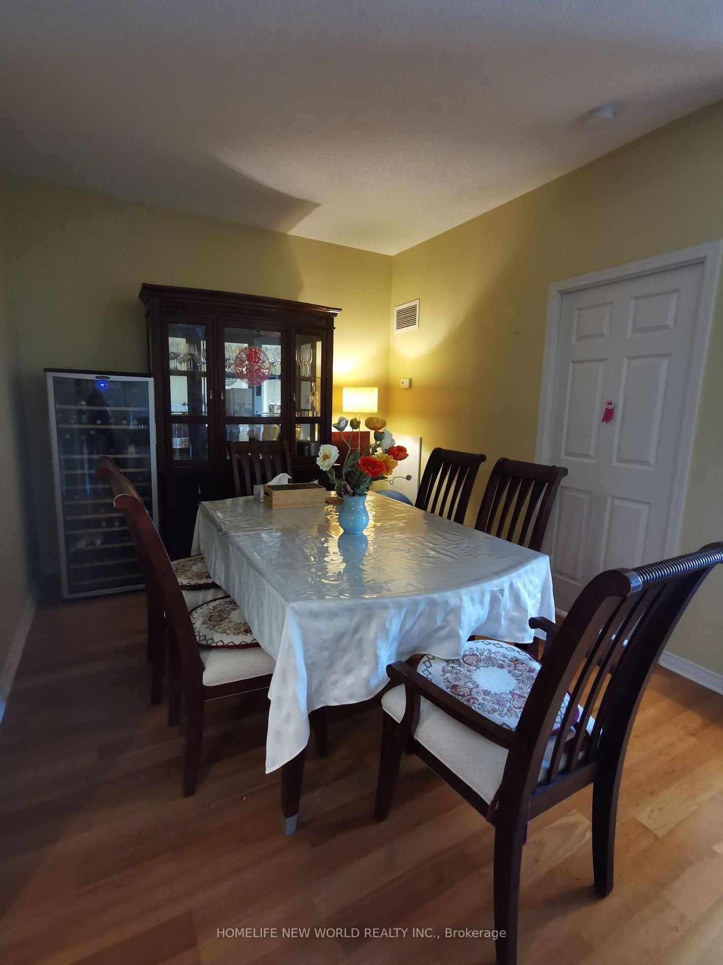 451 Rosewell Ave, unit 515 for rent - image #6