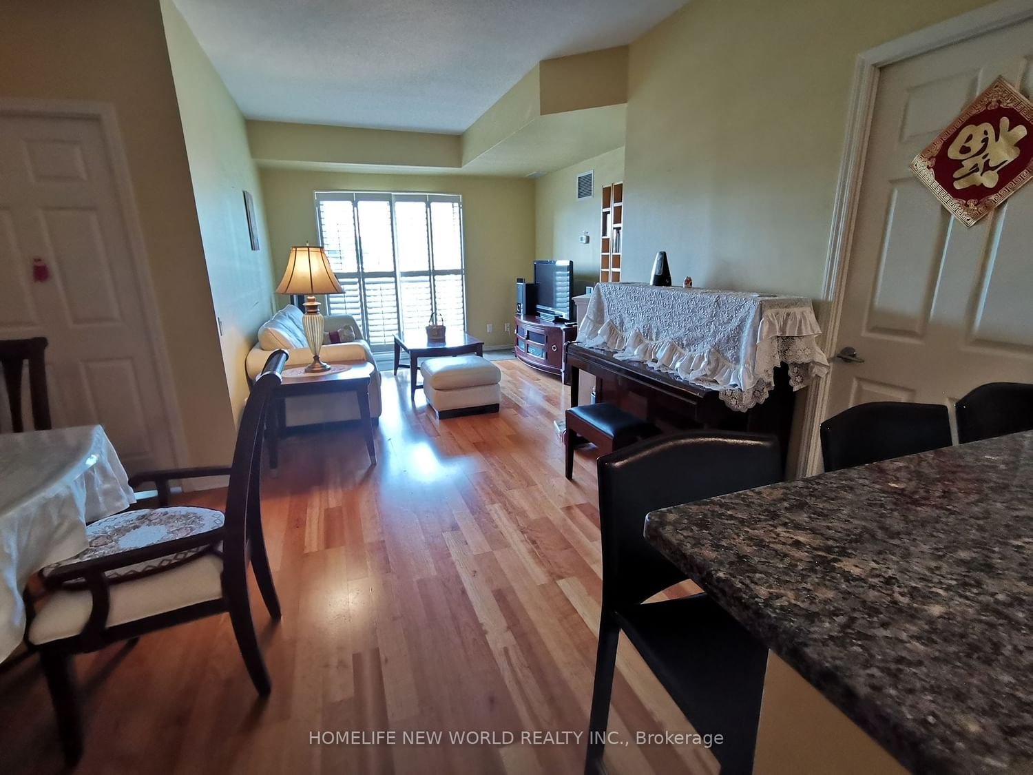 451 Rosewell Ave, unit 515 for rent - image #7
