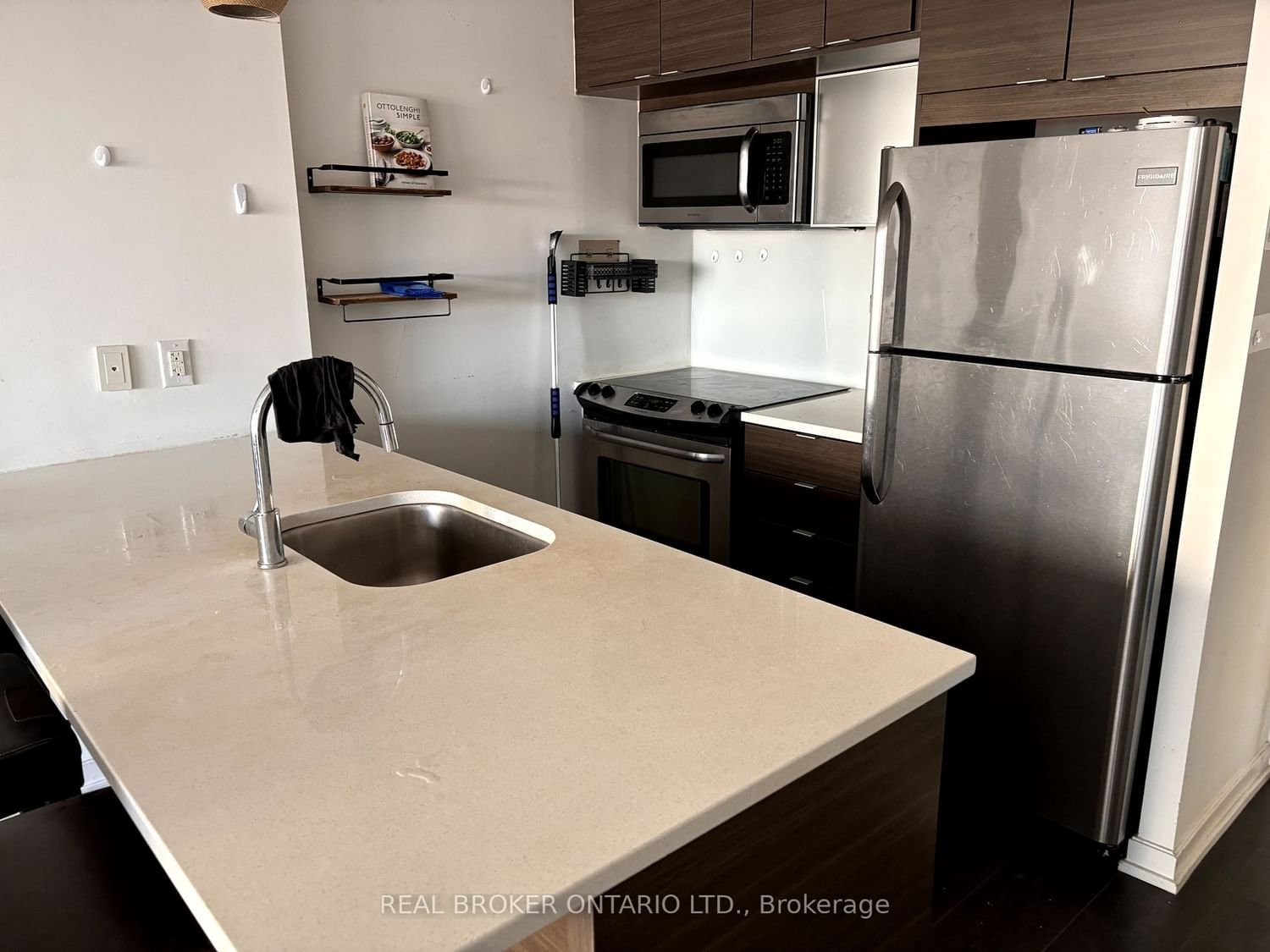 62 Forest Manor Rd, unit 306 for rent - image #3