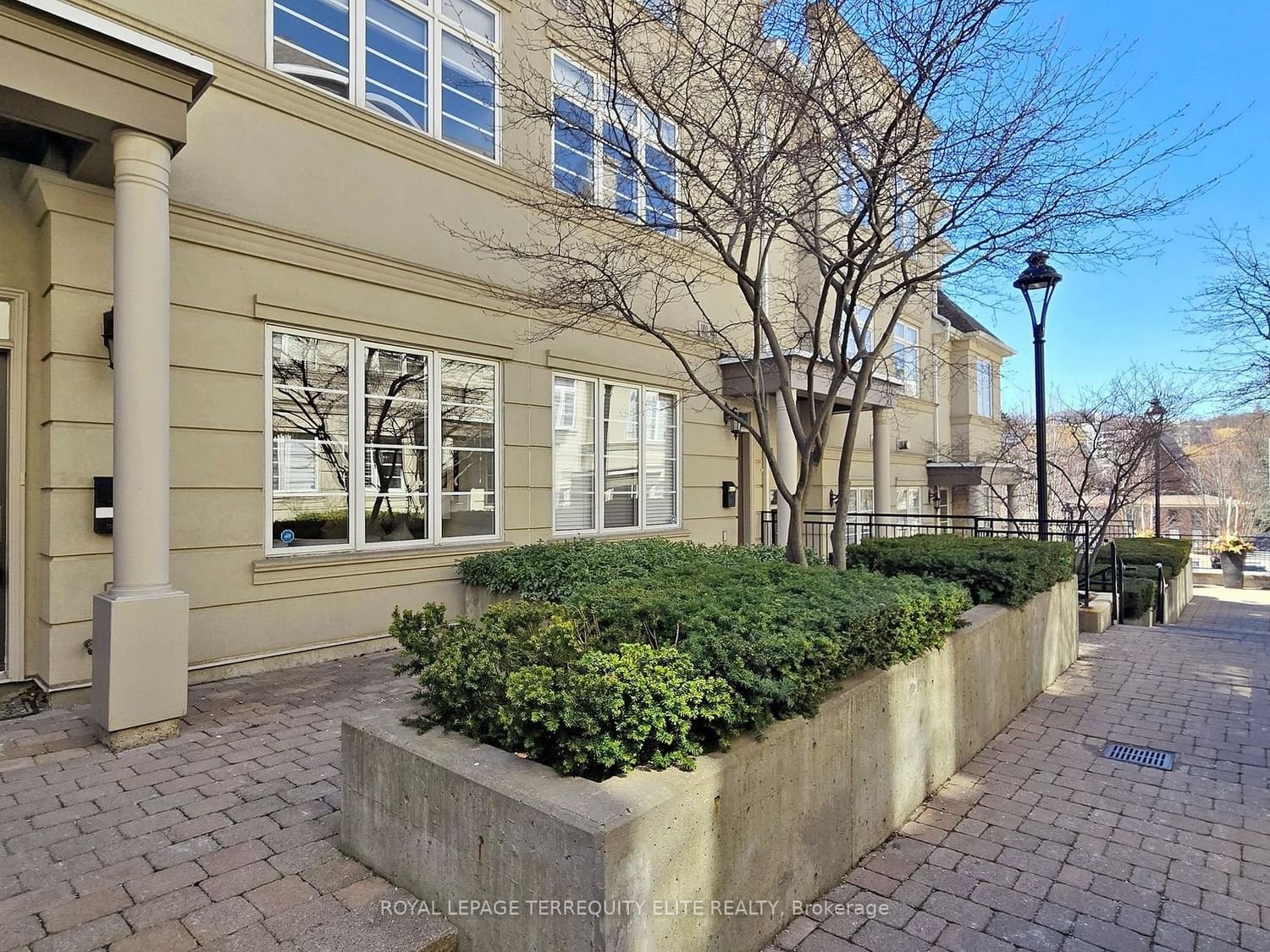 47 York Mills Rd, unit 207 for sale - image #2