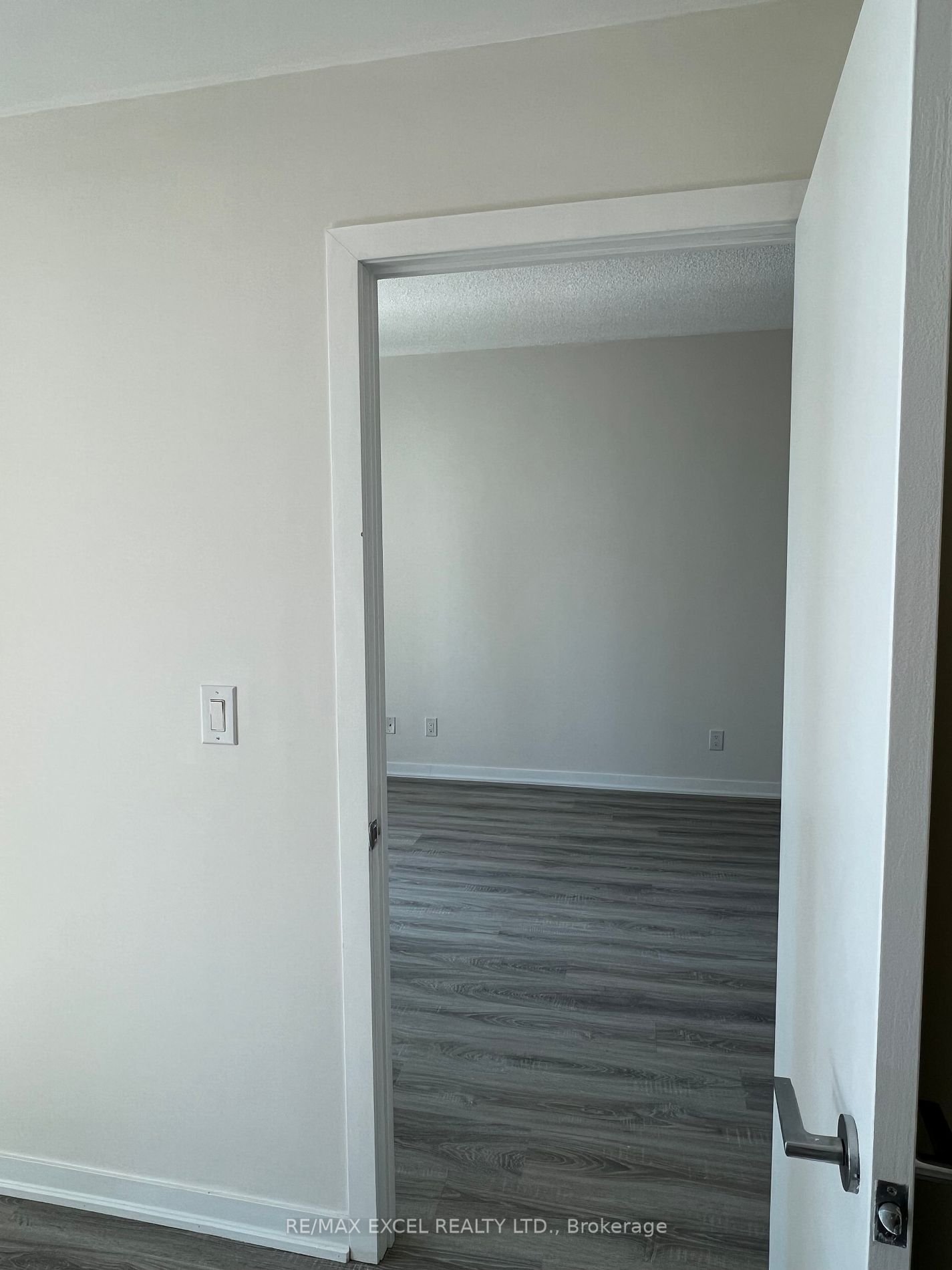 150 East Liberty St, unit 907 for rent - image #11