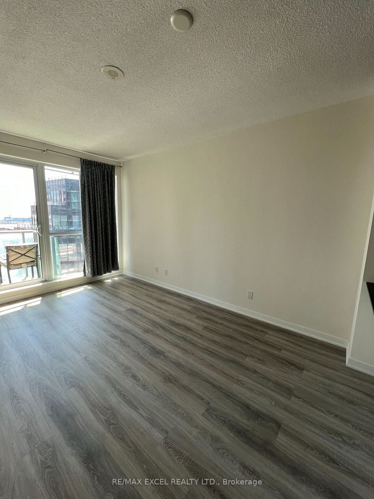 150 East Liberty St, unit 907 for rent - image #13