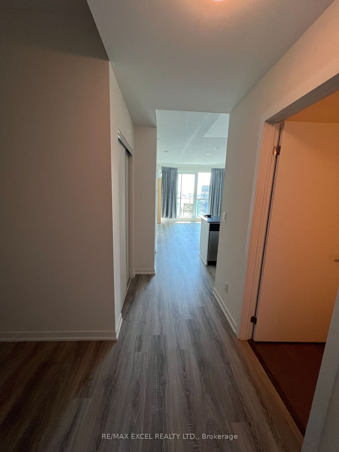 150 East Liberty St, unit 907 for rent - image #19