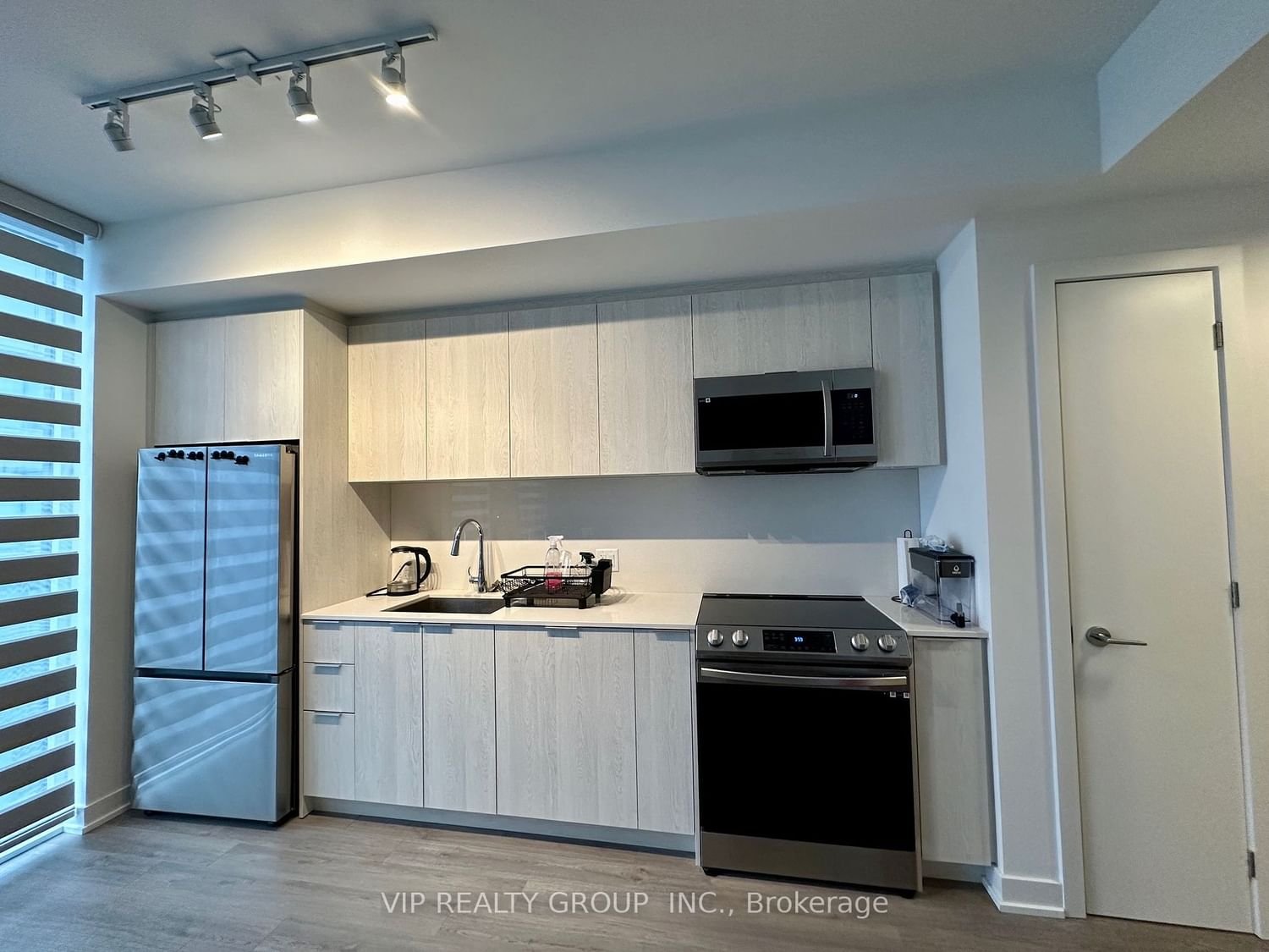 357 King St W, unit 3908 for rent - image #3