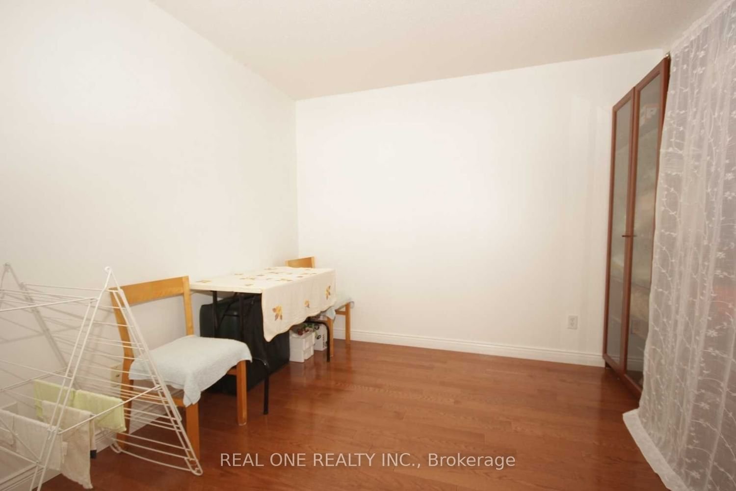 140 Simcoe St, unit 802 for rent - image #10