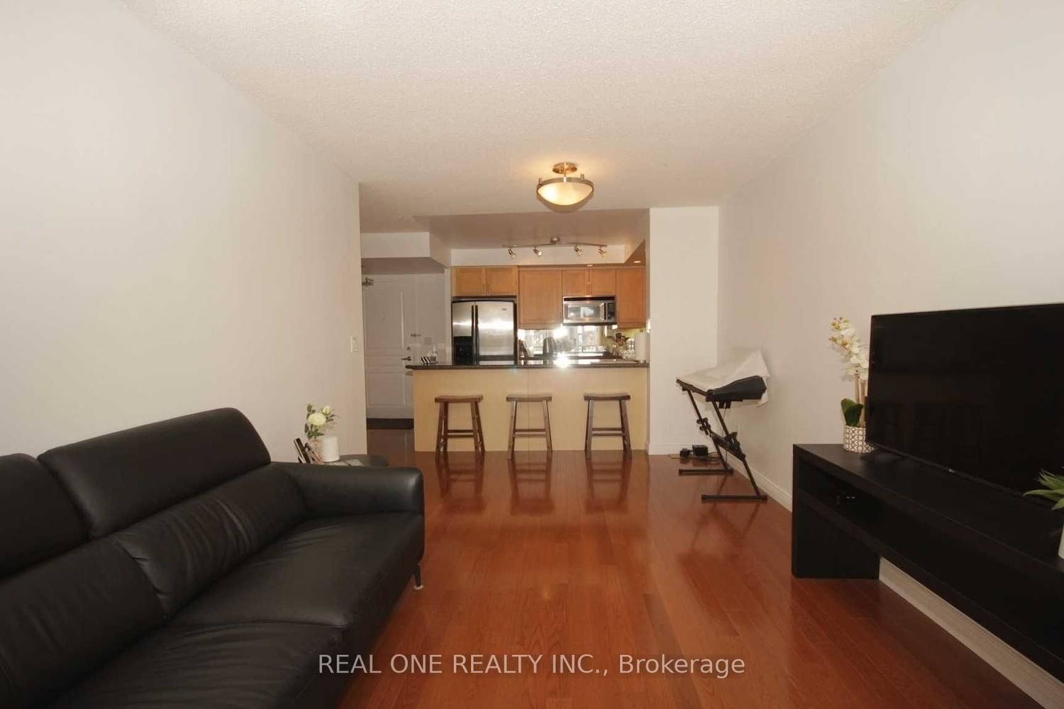 140 Simcoe St, unit 802 for rent - image #3