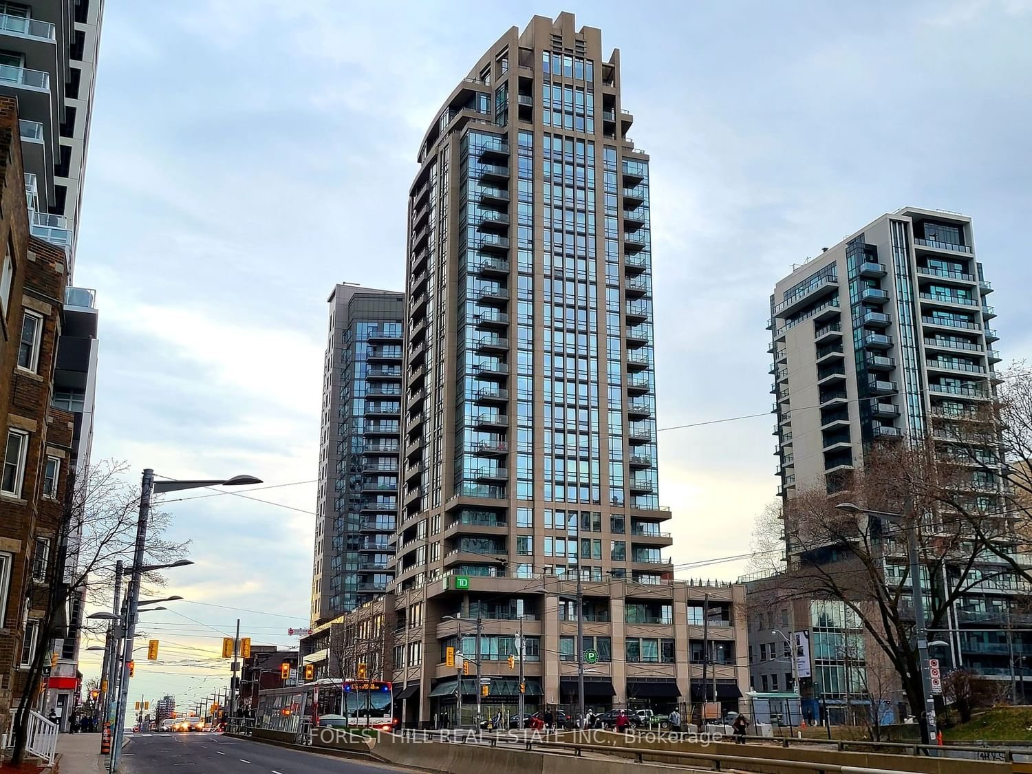 500 St. Clair Ave W, unit 401 for rent - image #11